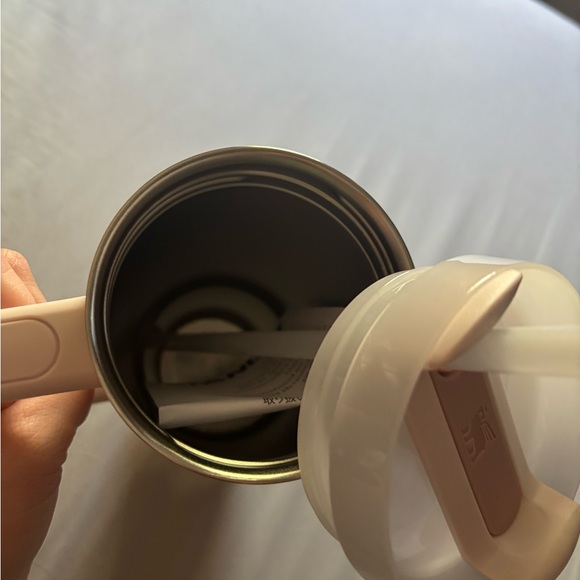 Stanley pink 30 ounce Tumblr - Picture 4 of 6